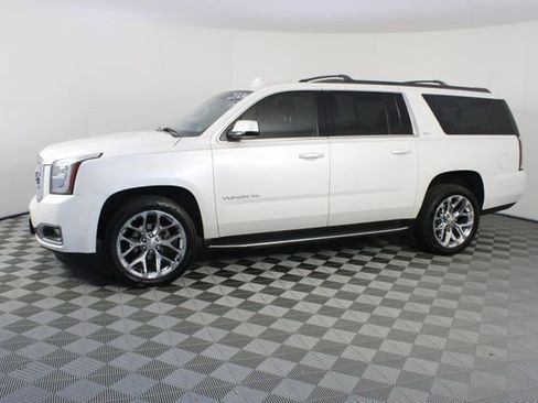 Used 2017 GMC Yukon XL SLT w/ Enhanced Security Package image 2