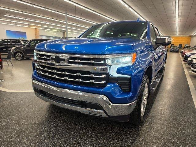 Used 2022 Chevrolet Silverado 1500 LTZ w/ Technology Package AWD/4WD image 2