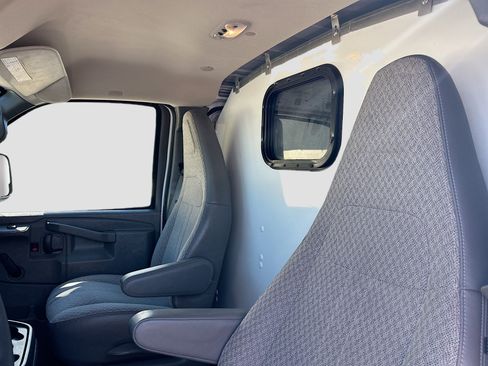 Used 2019 Chevrolet Express 2500 image 21