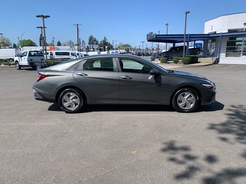 New 2026 Hyundai Elantra SE FWD image 6