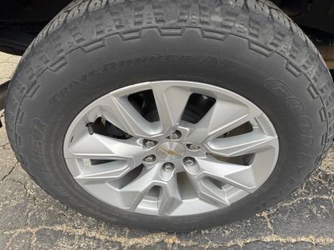 Used 2022 Chevrolet Silverado 1500 Custom w/ Safety Confidence Package AWD/4WD image 6