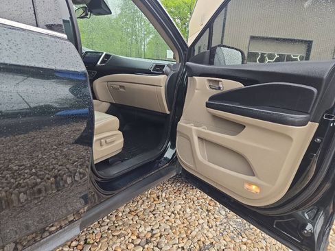 Used 2016 Honda Pilot Touring image 24