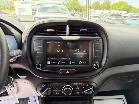 Used 2025 Kia Soul LX w/ LX Technology Package FWD image 22