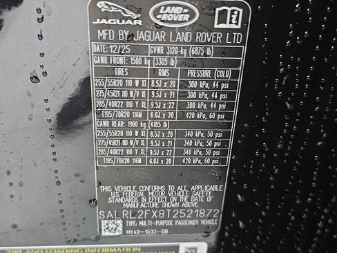 New 2026 Land Rover Discovery Dynamic SE image 36