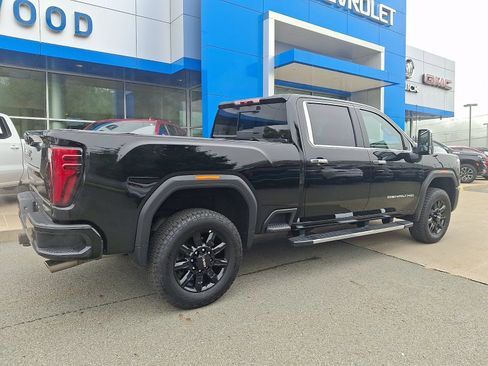Used 2025 GMC Sierra 2500 Denali AWD/4WD image 6