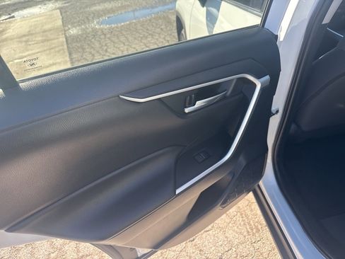 Used 2022 Toyota RAV4 XLE image 19