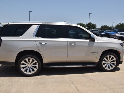 Used 2021 Chevrolet Tahoe Premier w/ Premium Package AWD/4WD image 6