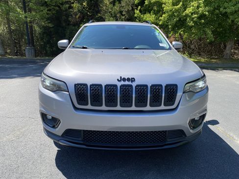 Used 2019 Jeep Cherokee Latitude Plus FWD image 3