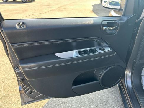 Used 2016 Jeep Compass High Altitude image 14