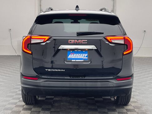 Used 2022 GMC Terrain SLE w/ Driver Convenience Package FWD image 8