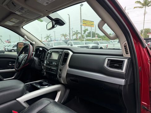 Used 2018 Nissan Titan PRO-4X w/ Pro-4x Convenience Package AWD/4WD image 21