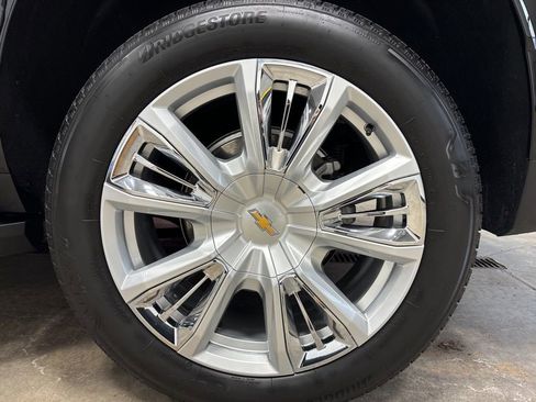 Used 2024 Chevrolet Tahoe High Country AWD/4WD image 12