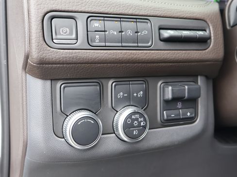 Used 2021 GMC Yukon Denali w/ Denali Premium Package RWD image 28