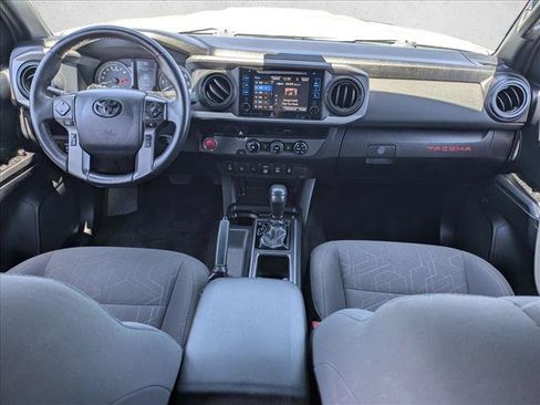 Used 2018 Toyota Tacoma TRD Sport w/ Technology Package RWD image 17
