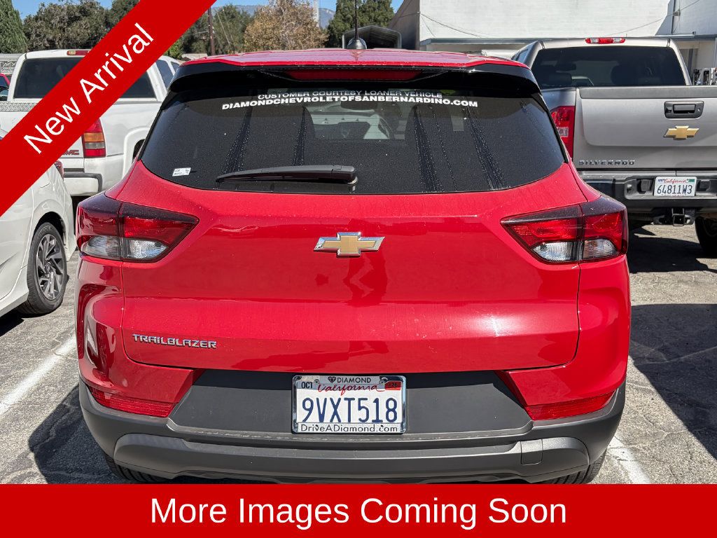 Used 2026 Chevrolet TrailBlazer LS FWD image 3