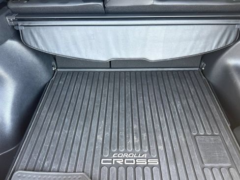 Used 2025 Toyota Corolla Cross AWD Hybrid w/ Convenience Package image 16