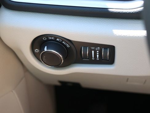 Used 2023 Chrysler Voyager LX FWD image 20