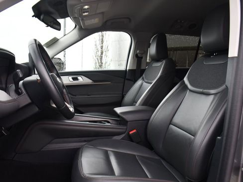 Certified 2025 Ford Explorer Active w/ Active Comfort Package AWD/4WD image 12