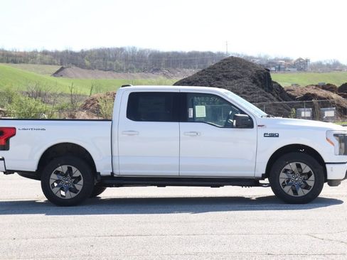 New 2025 Ford F150 Lightning Flash AWD/4WD image 9