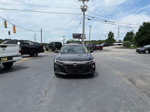 Used 2020 Honda Accord Touring image 2