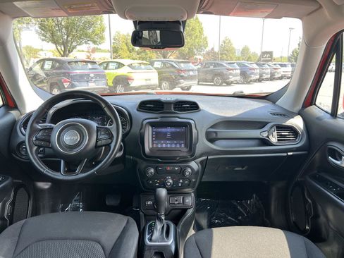 Used 2018 Jeep Renegade Altitude AWD/4WD image 24