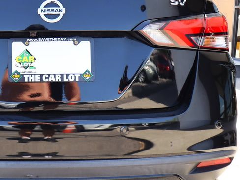 Used 2021 Nissan Versa SV FWD image 20