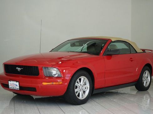 Used 2006 Ford Mustang Convertible RWD image 38