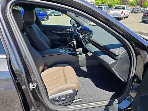 Used 2026 BMW i5 eDrive40 image 11