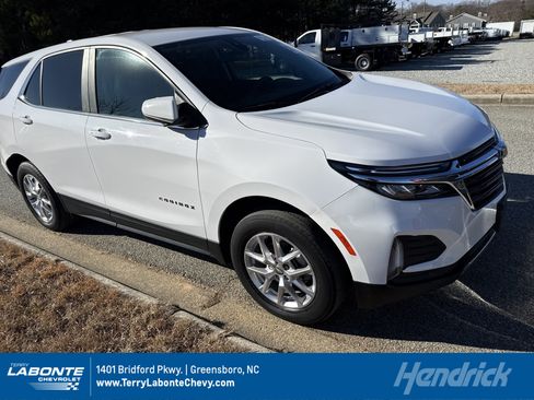 Used 2022 Chevrolet Equinox LT image 1
