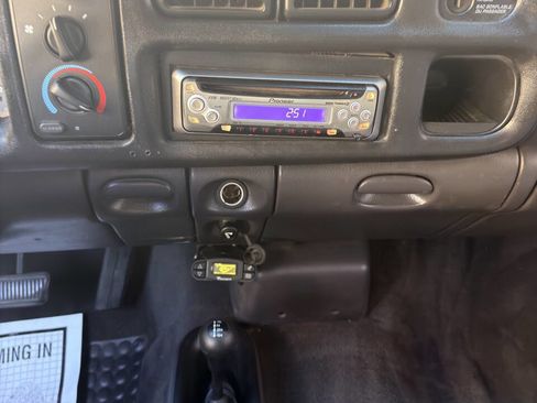 Used 2001 Dodge Ram 1500 Truck 4x4 Quad Cab image 12