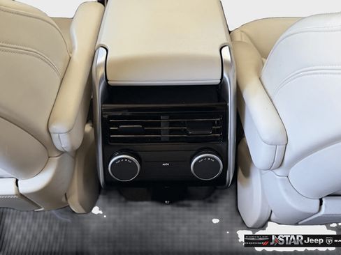 Used 2025 Land Rover Range Rover SE AWD/4WD image 28