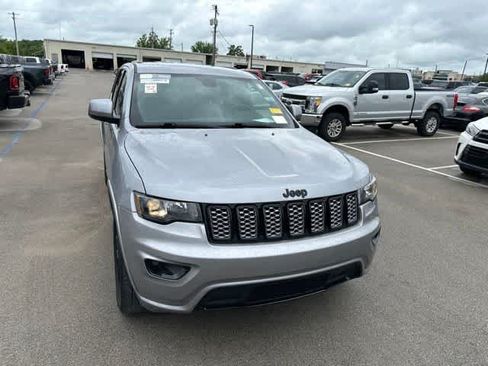 Used 2019 Jeep Grand Cherokee Altitude AWD/4WD image 24