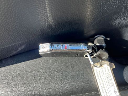 Used 2025 Kia Seltos S image 22