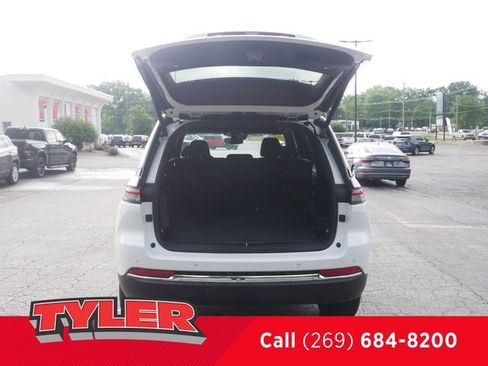 Certified 2024 Jeep Grand Cherokee Limited AWD/4WD image 16