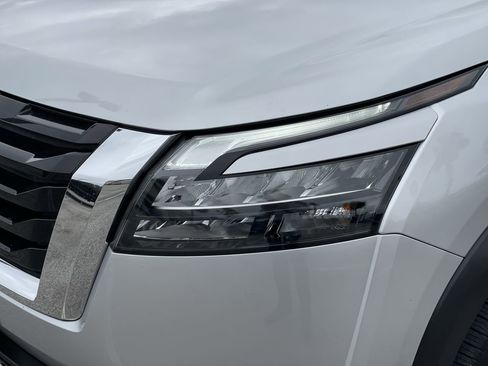 Used 2025 Nissan Pathfinder SV AWD/4WD image 6