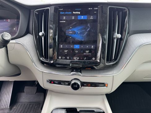 Used 2024 Volvo XC60 B5 Plus w/ Protection Package Premier image 22