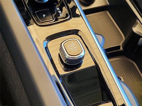 Certified 2025 Volvo XC60 T8 Core w/ Protection Package Premier image 22