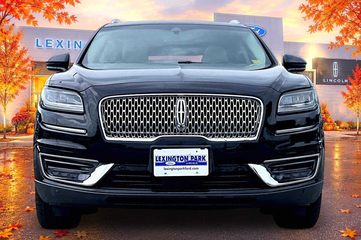 Used 2019 Lincoln Nautilus Reserve AWD/4WD image 2