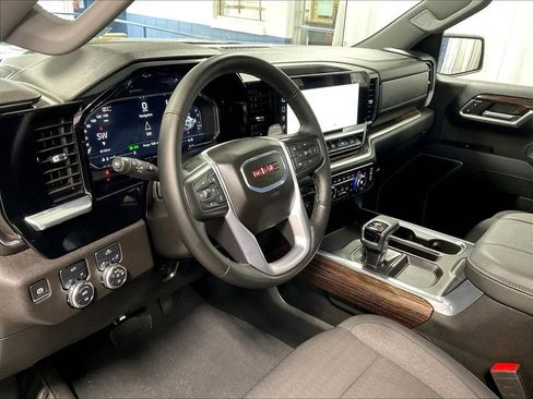 Used 2025 GMC Sierra 1500 Elevation AWD/4WD image 8