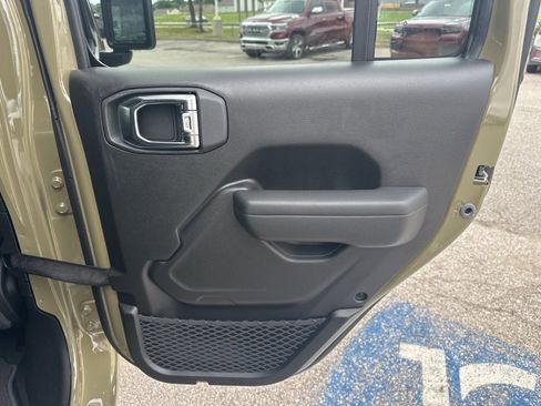 New 2025 Jeep Gladiator Sport image 45