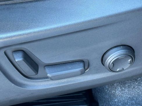 Used 2024 Volvo XC40 B5 Plus image 11