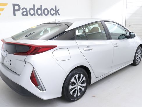 Used 2021 Toyota Prius Prime LE image 8