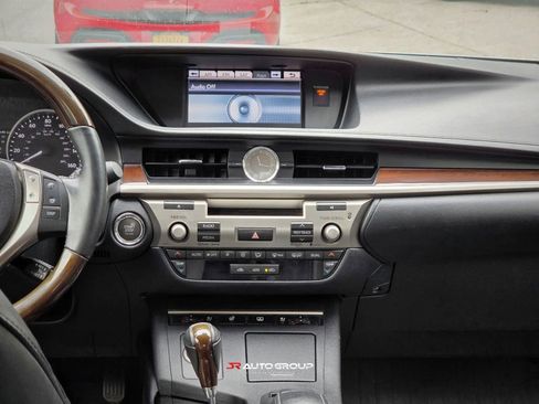 Used 2013 Lexus ES 350 w/ Luxury Pkg FWD image 16