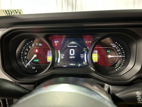 Used 2025 Jeep Wrangler Unlimited Sahara w/ Safety Group image 16