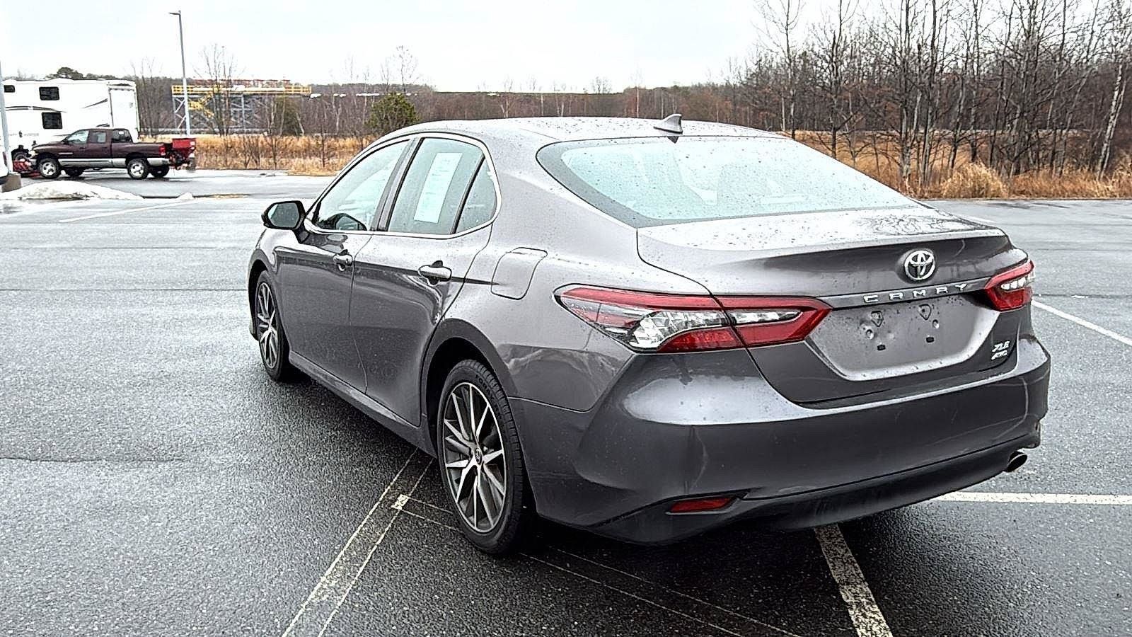 Used 2022 Toyota Camry XLE AWD/4WD image 9