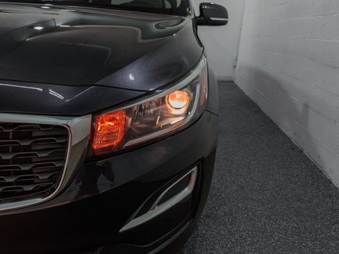 Used 2019 Kia Sedona LX FWD image 5