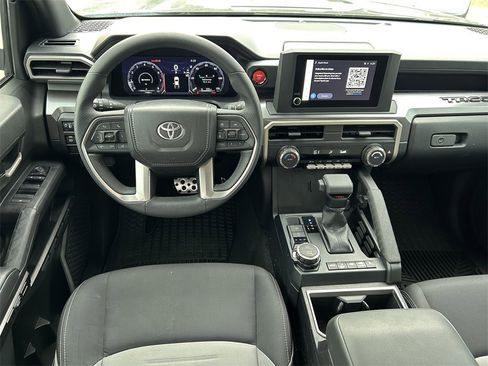 Used 2025 Toyota Tacoma TRD Sport image 17