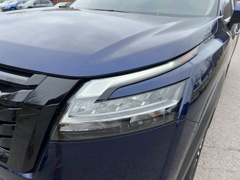 Used 2024 Nissan Pathfinder Platinum w/ Lighting Package (N93) image 9