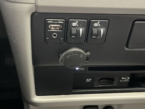 Used 2017 Toyota Sienna XLE Premium image 26