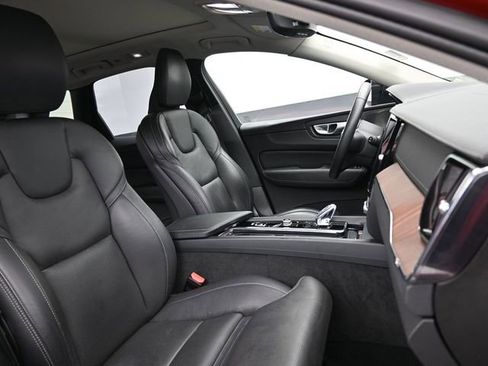 Used 2023 Volvo XC60 B5 Ultimate w/ Climate Package image 34